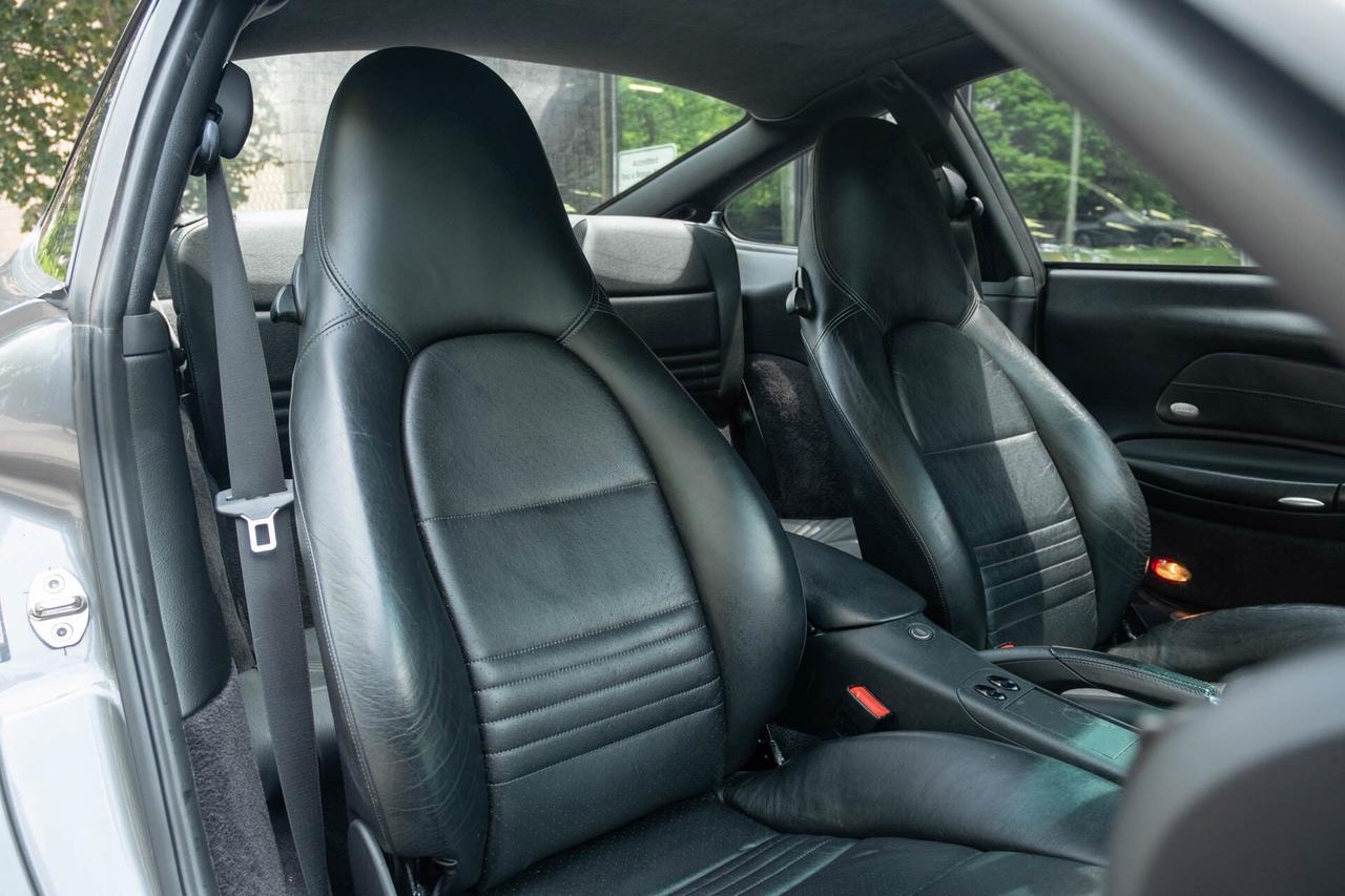2001 Porsche 911 Carrera Coupe Photo