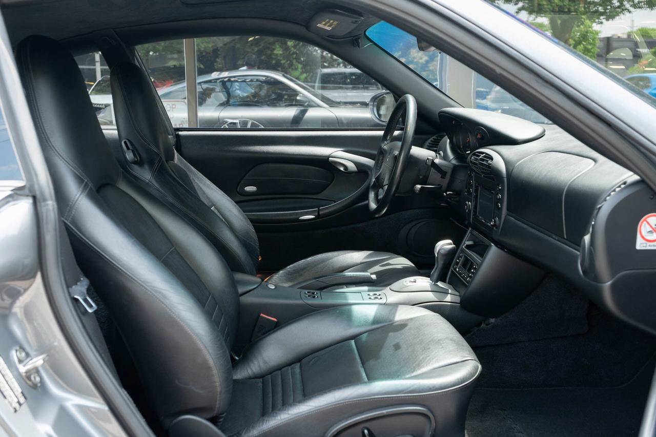 2001 Porsche 911 Carrera Coupe Photo