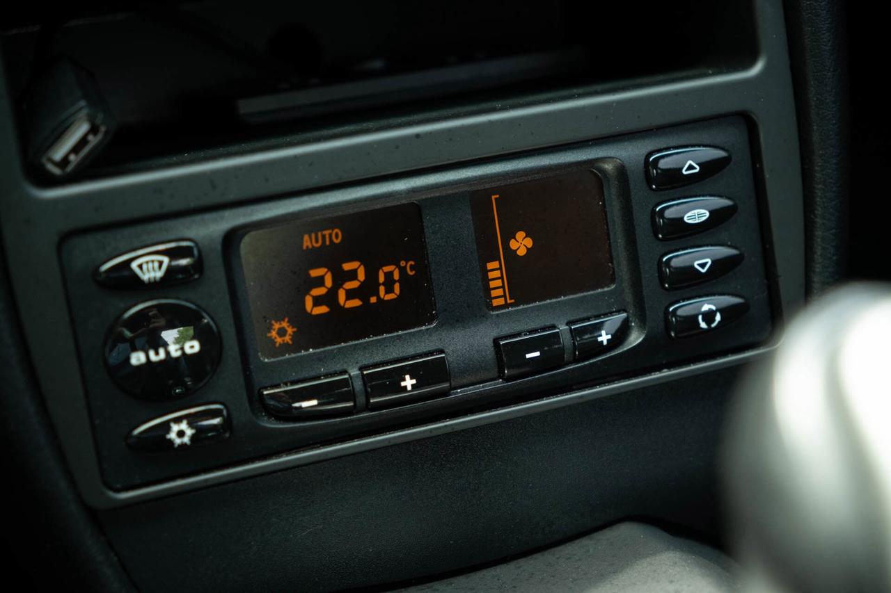 2001 Porsche 911 Carrera Coupe Photo
