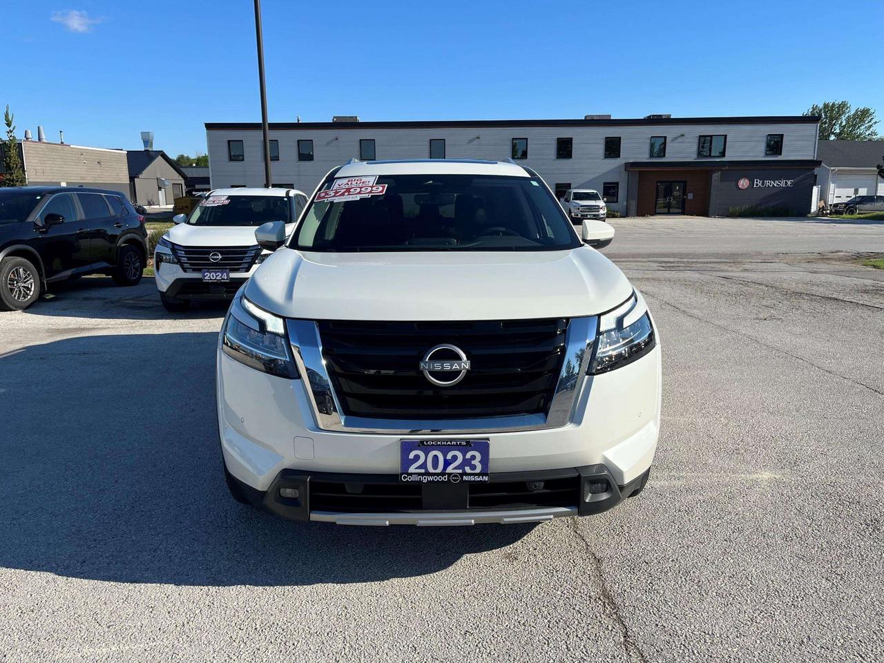 2023 Nissan Pathfinder SL 4WD Photo5