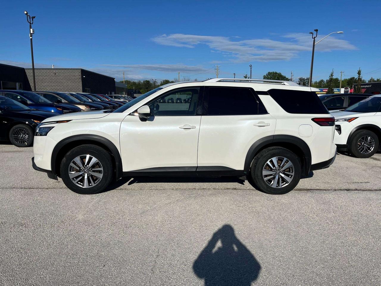 2023 Nissan Pathfinder SL 4WD Photo