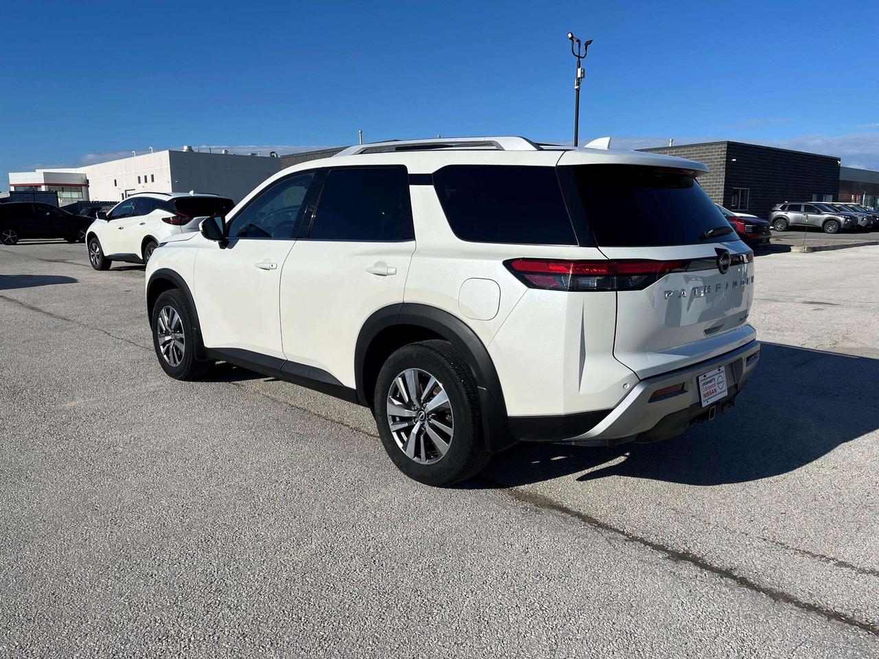 2023 Nissan Pathfinder SL 4WD Photo