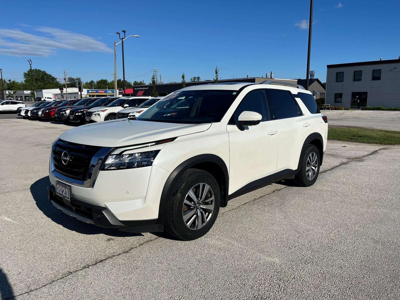 2023 Nissan Pathfinder SL 4WD Photo