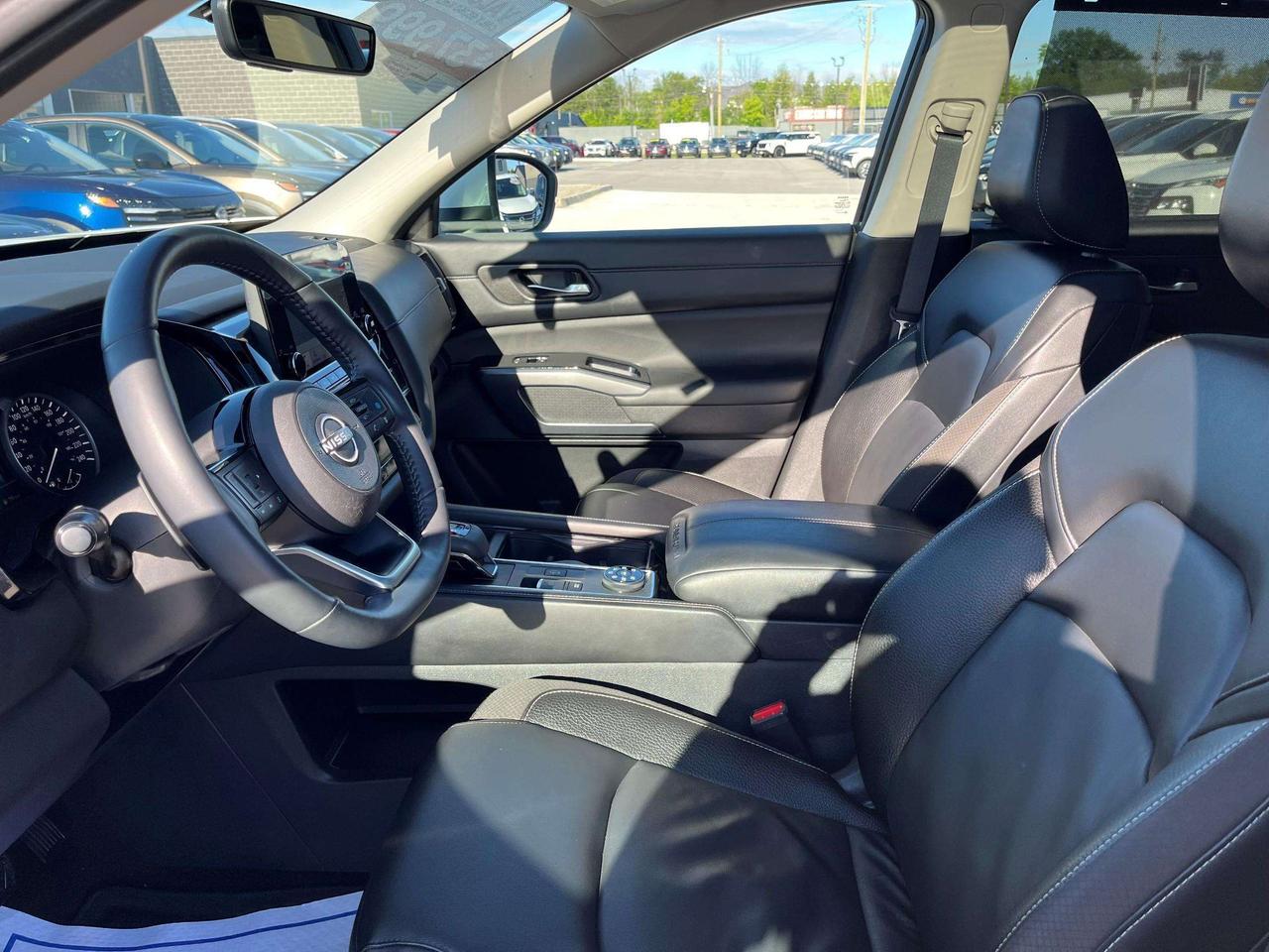 2023 Nissan Pathfinder SL 4WD Photo
