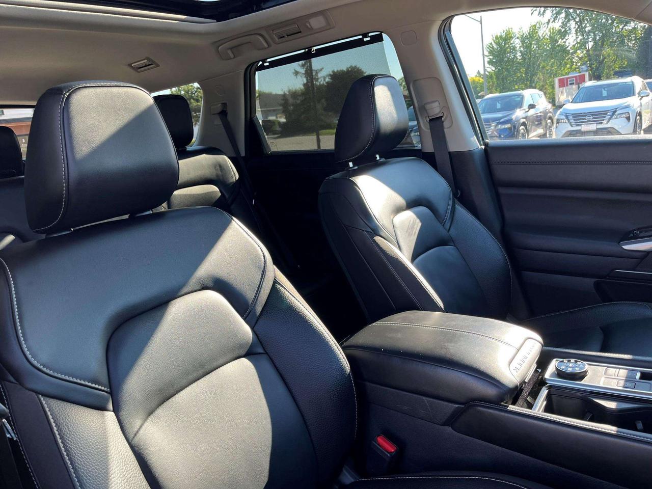 2023 Nissan Pathfinder SL 4WD Photo