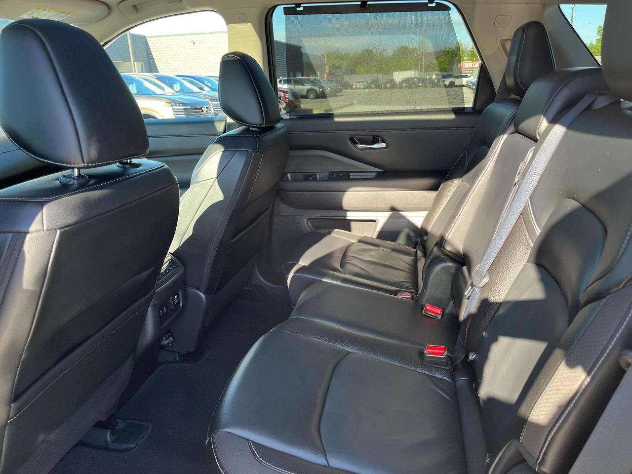 2023 Nissan Pathfinder SL 4WD Photo