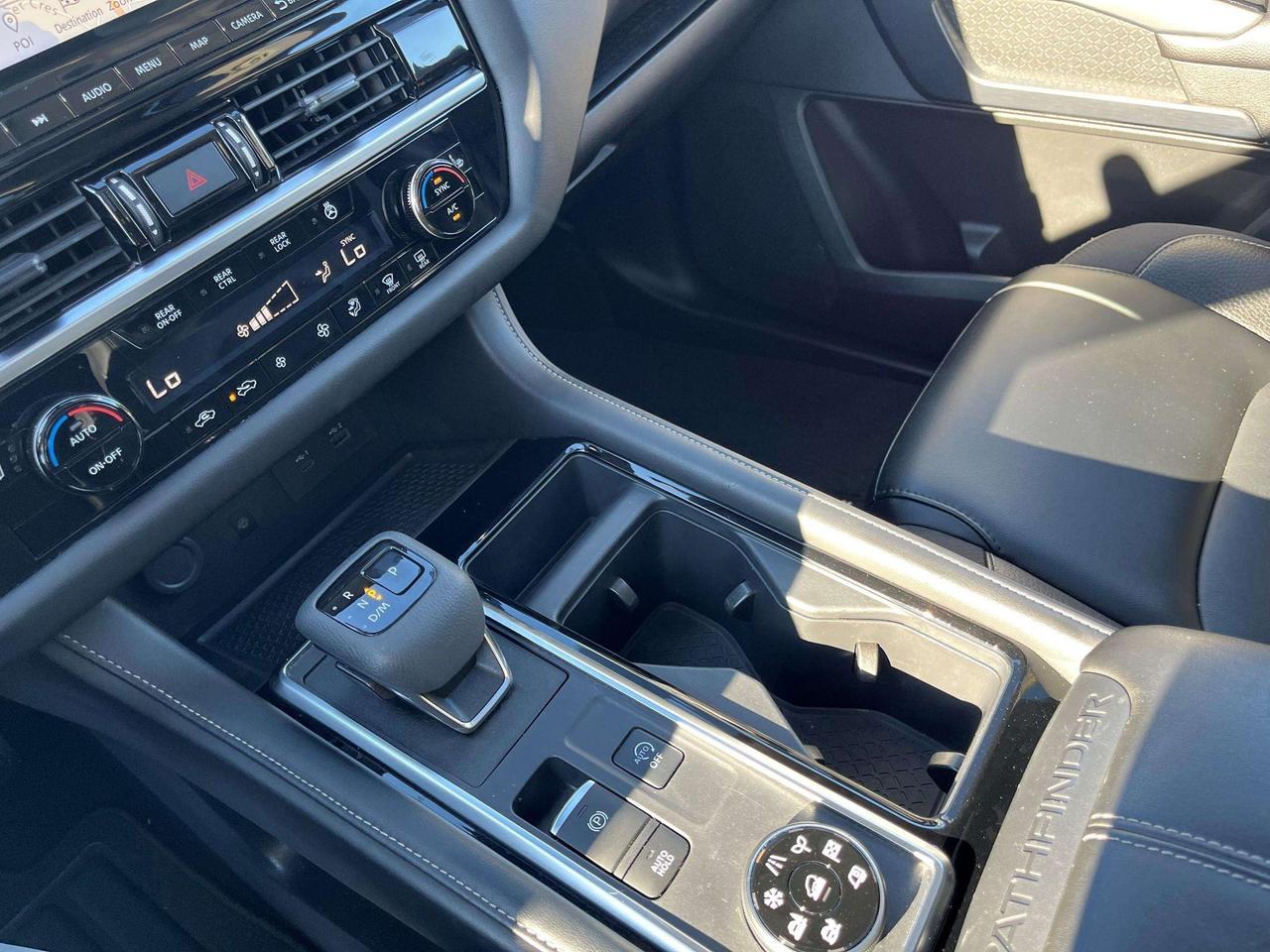 2023 Nissan Pathfinder SL 4WD Photo