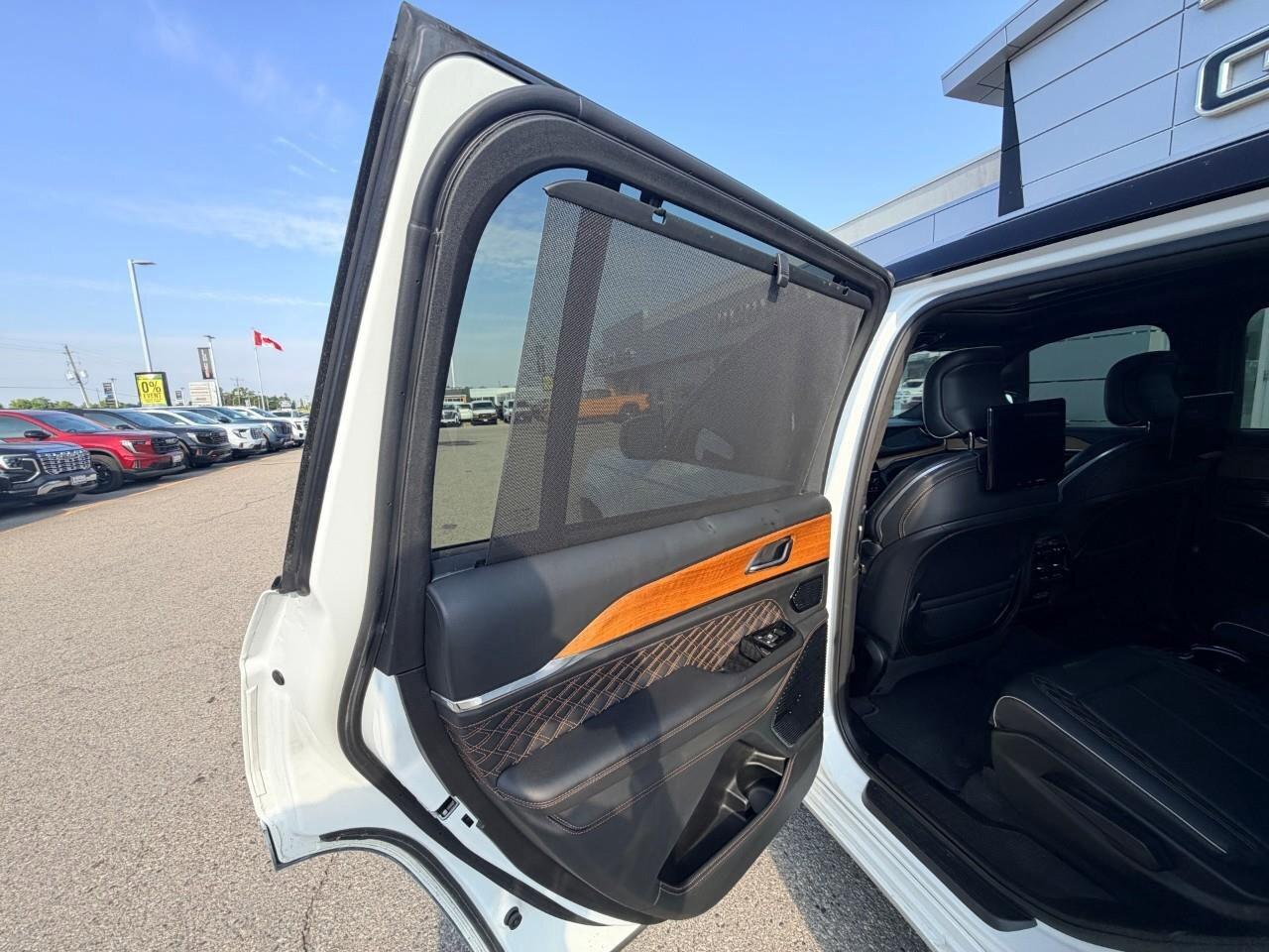 2023 Jeep Grand Cherokee L Summit ReserveSUMMIT RESERVE, 3.6L V6, AWD, ALLOYS Photo