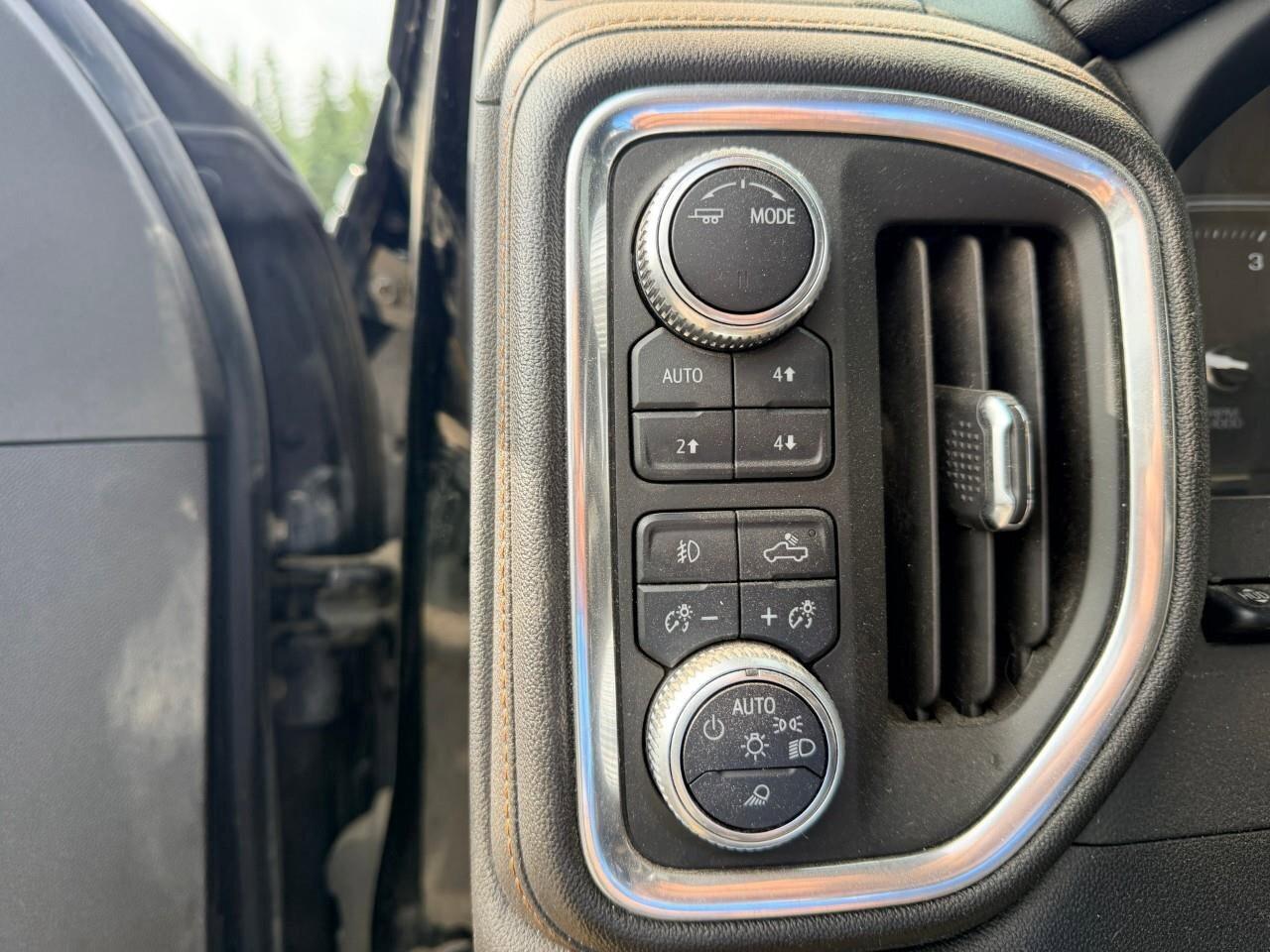 2020 GMC SIERRA 2500HD AT4AT4, 6.6L V8 DIESEL, 4X4, ALLOYS, LEATHER, 1-OW Photo