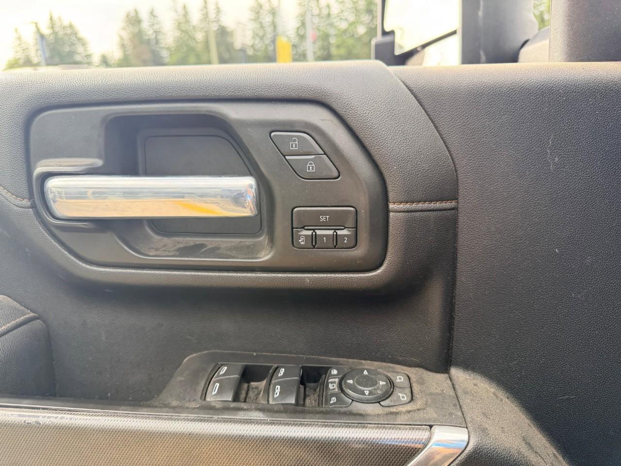 2020 GMC SIERRA 2500HD AT4AT4, 6.6L V8 DIESEL, 4X4, ALLOYS, LEATHER, 1-OW Photo