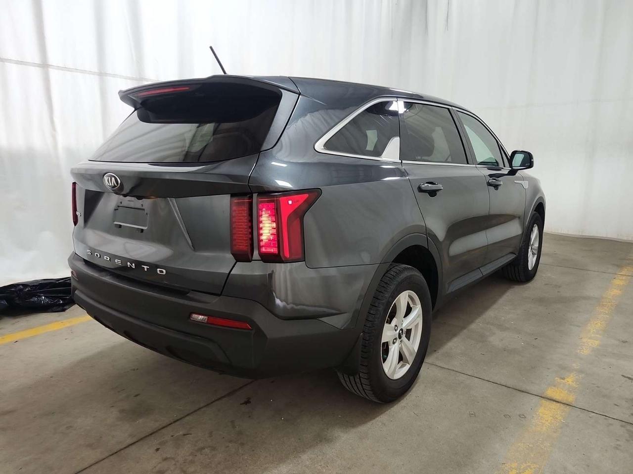 2021 Kia Sorento LX+ l 7 Passanger l AWD l 2.5L l 4Cyl l 2 Keys l Photo2