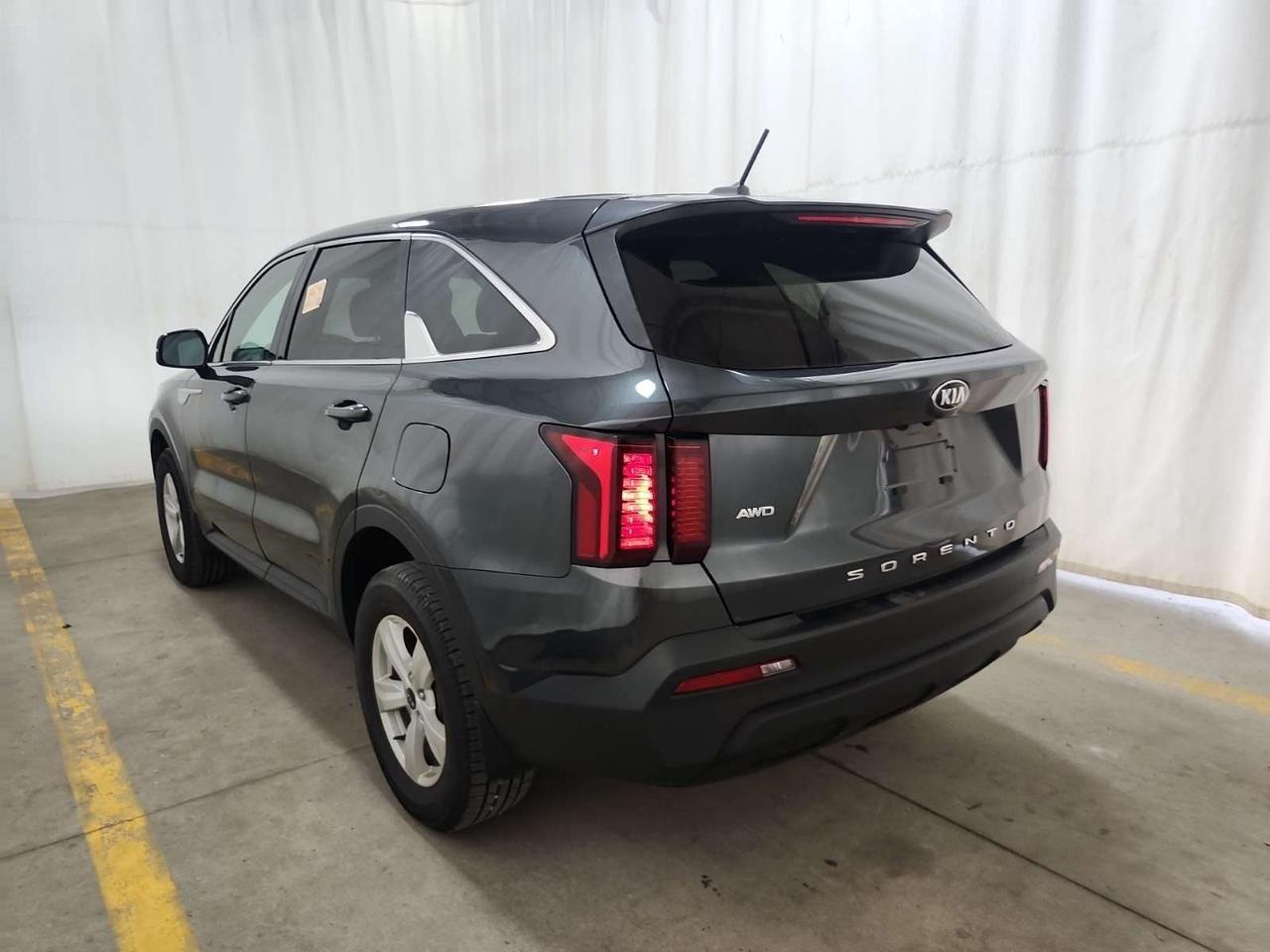 2021 Kia Sorento LX+ l 7 Passanger l AWD l 2.5L l 4Cyl l 2 Keys l Photo