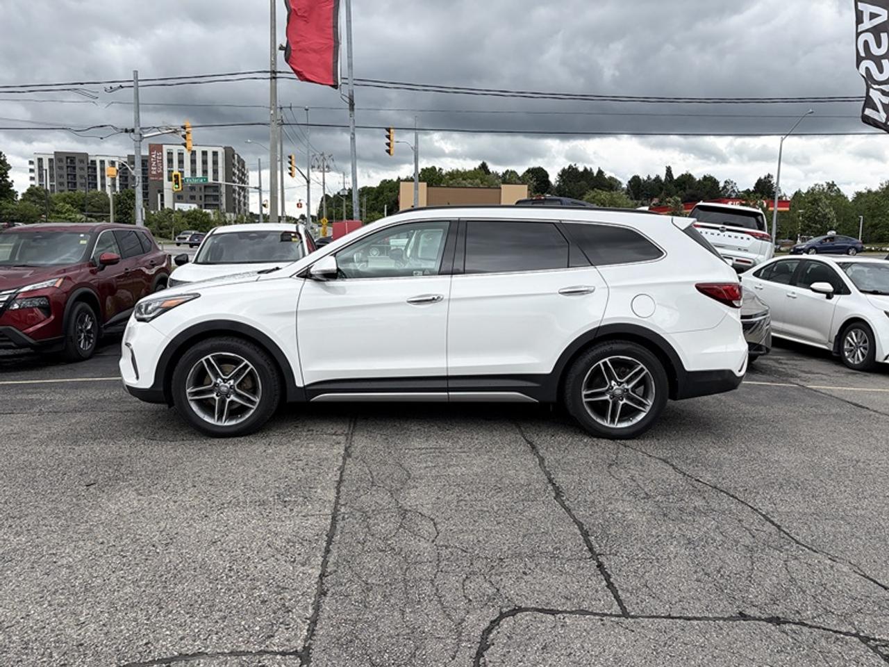 2018 Hyundai Santa Fe XL Ultimate with Saddle Interior   Leather   Roof   N Photo4