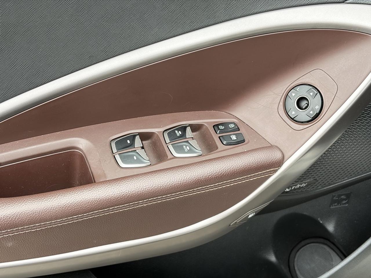2018 Hyundai Santa Fe XL Ultimate with Saddle Interior   Leather   Roof   N Photo