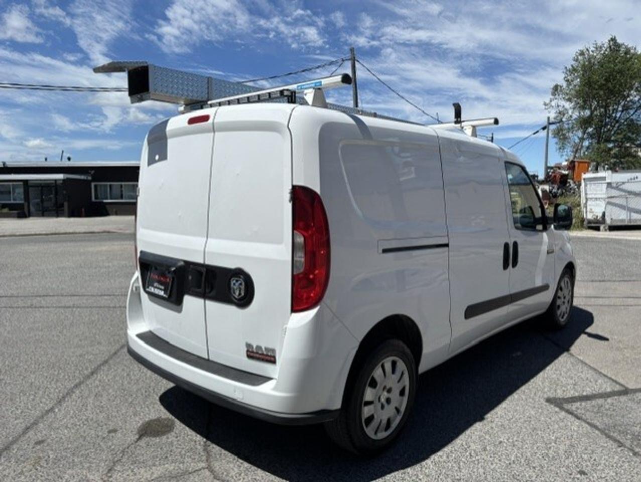 2015 RAM Promaster City Wagon SLT LADDER RACKS-DIVIDER-SHELVES-CAMERA-CERTIFIED Photo