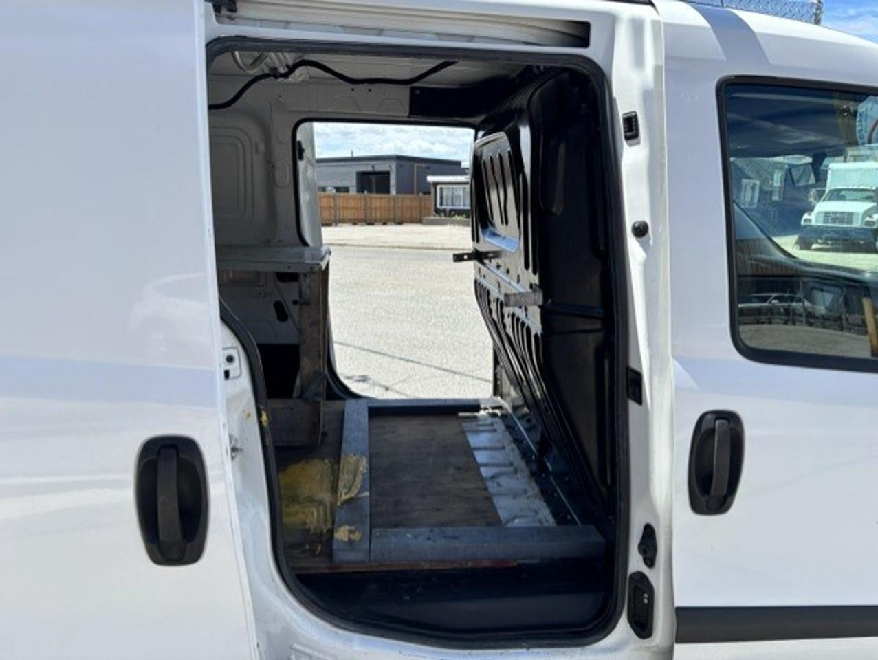 2015 RAM Promaster City Wagon SLT LADDER RACKS-DIVIDER-SHELVES-CAMERA-CERTIFIED Photo