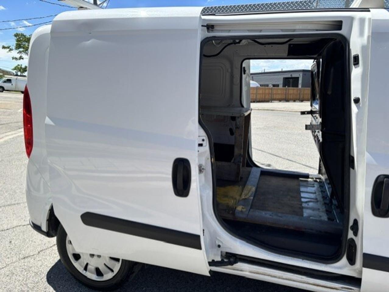 2015 RAM Promaster City Wagon SLT LADDER RACKS-DIVIDER-SHELVES-CAMERA-CERTIFIED Photo