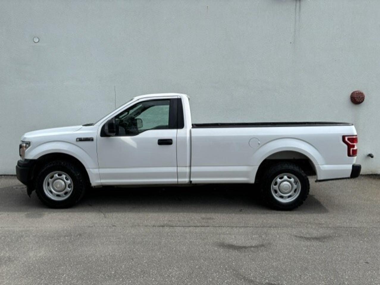 2018 Ford F-150 XL V6 REGULAR CAB-8' LONG BOX-CAMERA-TOW-1 OWNER! Photo