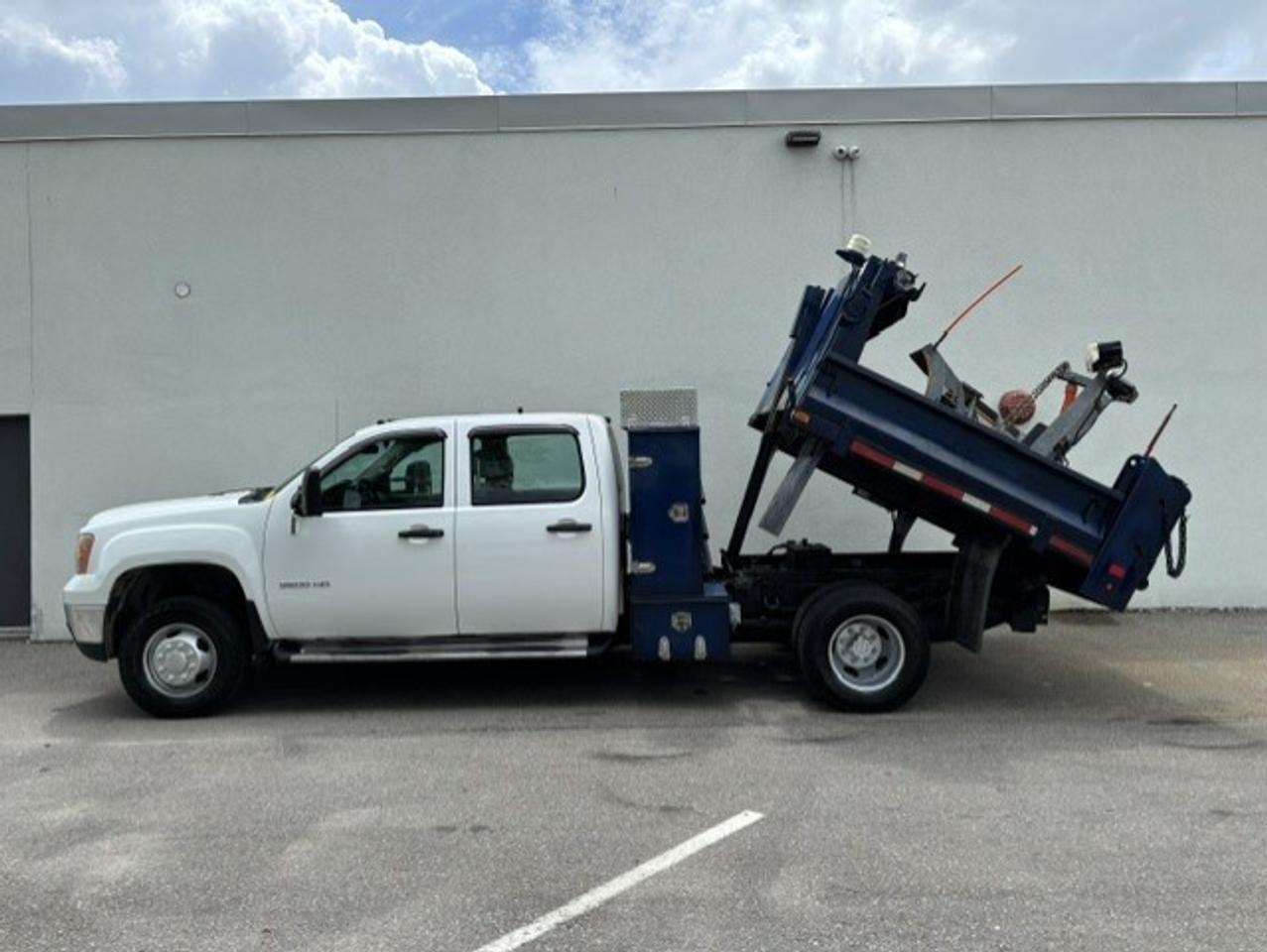 2014 GMC Sierra 3500HD 4WD CREW CAB-DUMP BOX-SNOW PLOW-CERTIFIED-1 OWNER Photo3