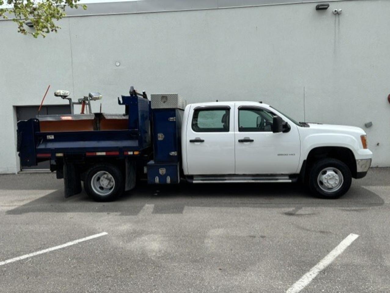 2014 GMC Sierra 3500HD 4WD CREW CAB-DUMP BOX-SNOW PLOW-CERTIFIED-1 OWNER Photo