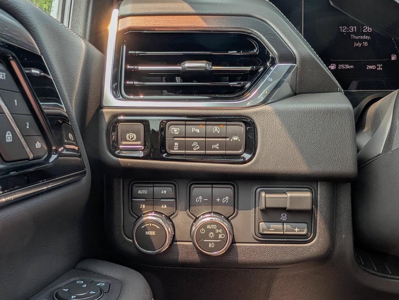 2026 GMC Yukon Denali Photo
