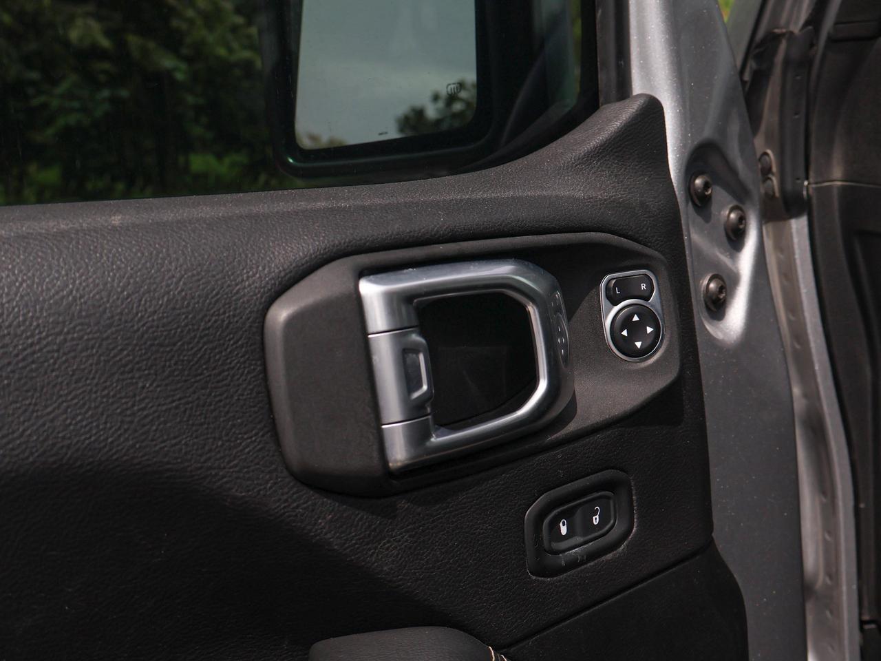 2020 Jeep Gladiator Overland Photo