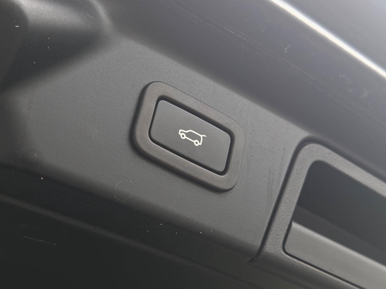 2021 Land Rover Range Rover Velar R-Dynamic HSE Photo