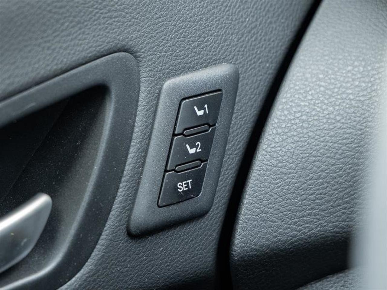 2025 Toyota Sienna Hybrid Sienna Limited AWD 7-Pass Sunroof | Backup Cam | Navi | Heated Seats | JBL Audio | Wireless Charging | Limited Photo
