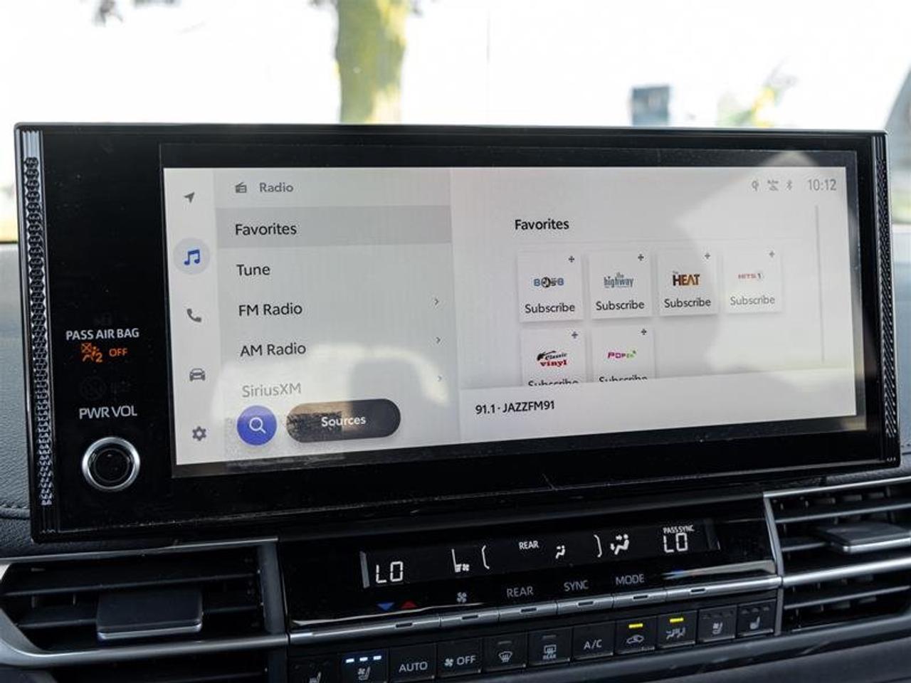 2025 Toyota Sienna Hybrid Sienna Limited AWD 7-Pass Sunroof | Backup Cam | Navi | Heated Seats | JBL Audio | Wireless Charging | Limited Photo