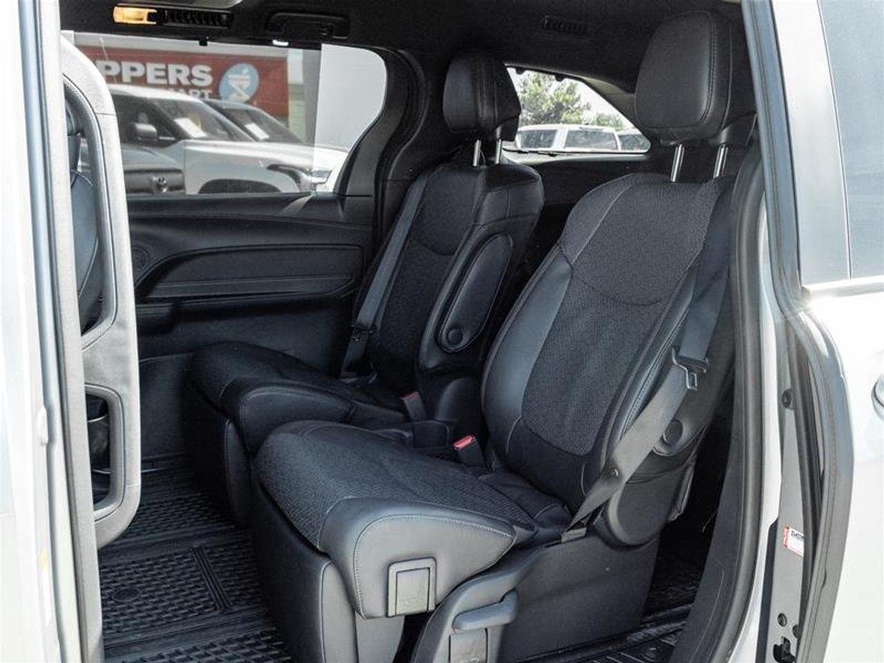 2025 Toyota Sienna Hybrid Sienna Limited AWD 7-Pass Sunroof | Backup Cam | Navi | Heated Seats | JBL Audio | Wireless Charging | Limited Photo