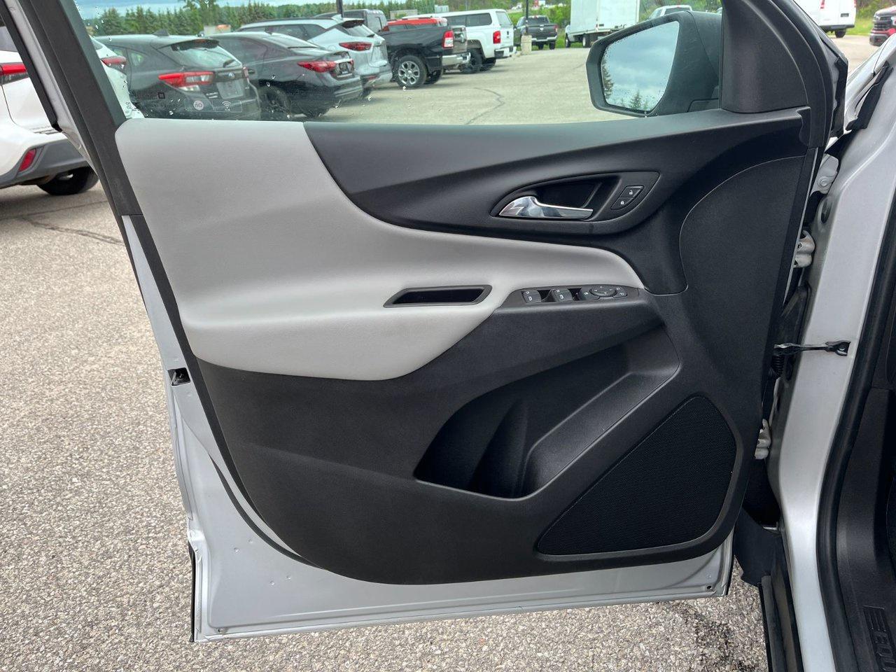 2022 Chevrolet Equinox LS AWD Photo