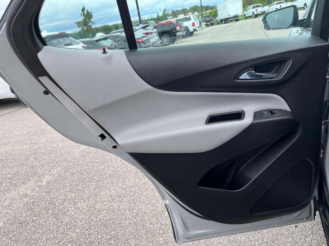 2022 Chevrolet Equinox LS AWD Photo