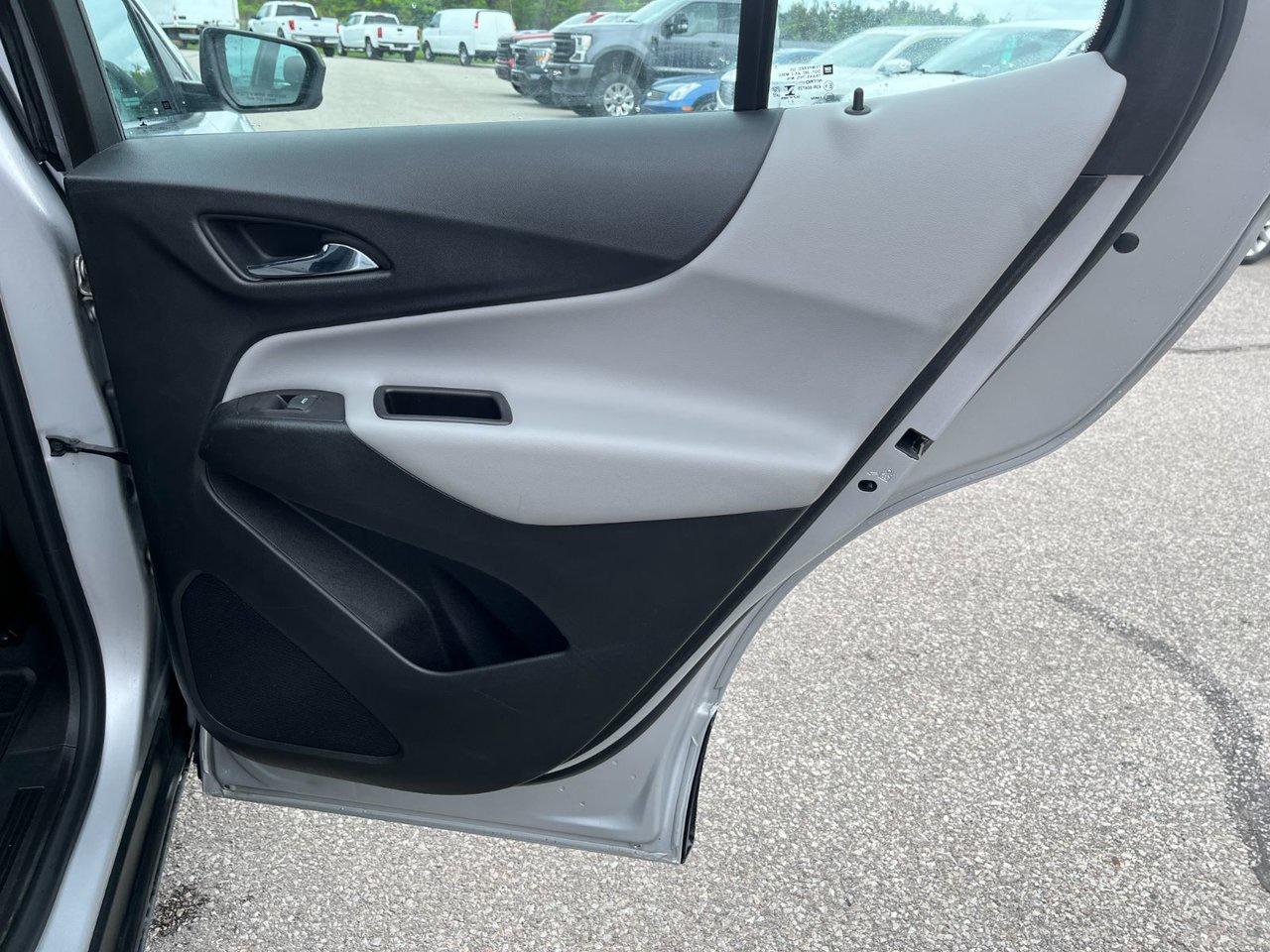 2022 Chevrolet Equinox LS AWD Photo