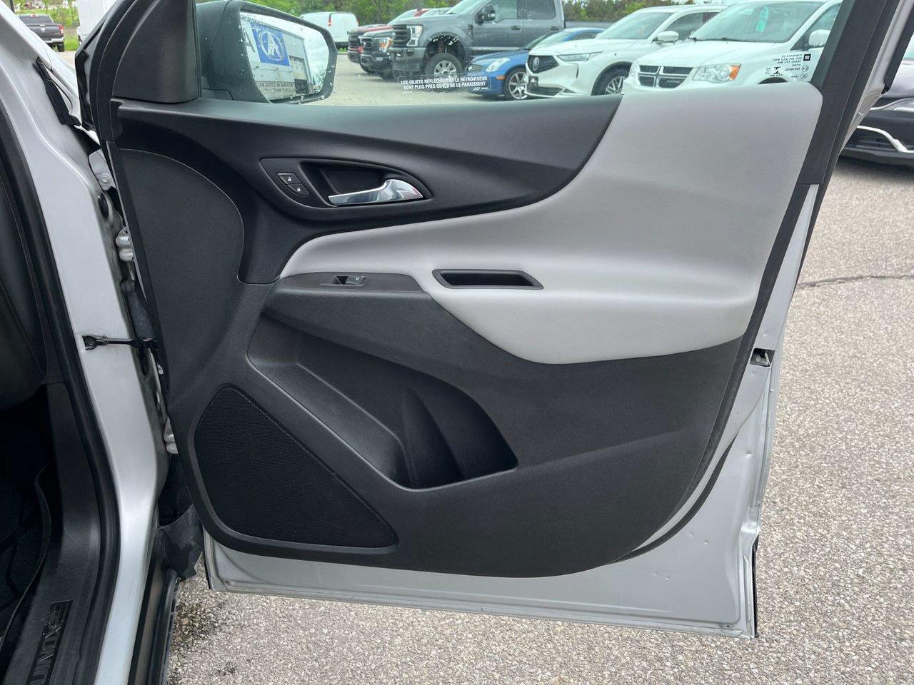 2022 Chevrolet Equinox LS AWD Photo