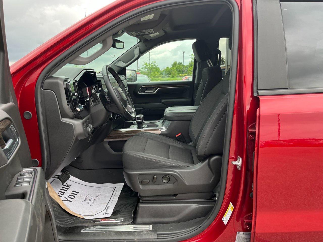 2025 Chevrolet Silverado 1500 4WD Crew Cab 147 LT Trail Boss Photo