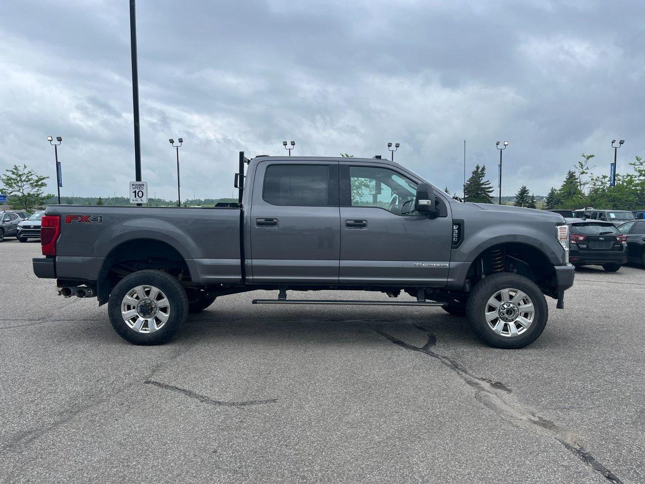 2022 Ford SUPER DUTY F-350 SRW Platinum 4WD Crew Cab 6.75' Box Photo