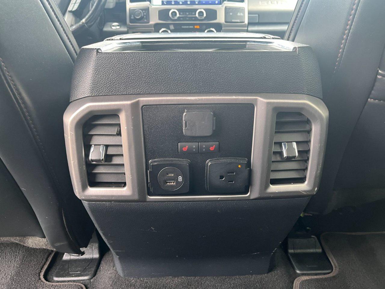 2022 Ford SUPER DUTY F-350 SRW Platinum 4WD Crew Cab 6.75' Box Photo