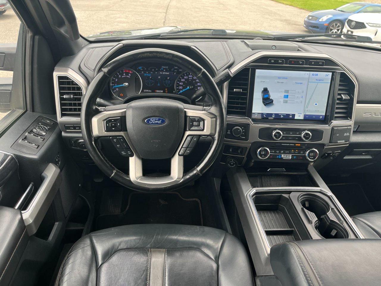 2022 Ford SUPER DUTY F-350 SRW Platinum 4WD Crew Cab 6.75' Box Photo