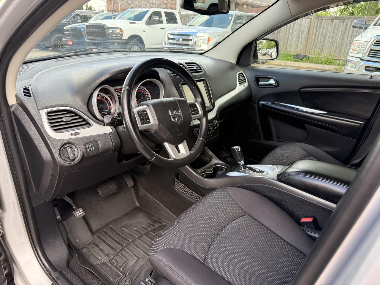 2014 Dodge Journey SXT | V6 | Two Sets of Wheels Photo