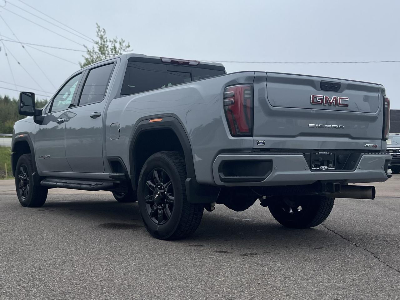 2025 GMC Sierra 2500 AT4 4X4 CREW Photo4