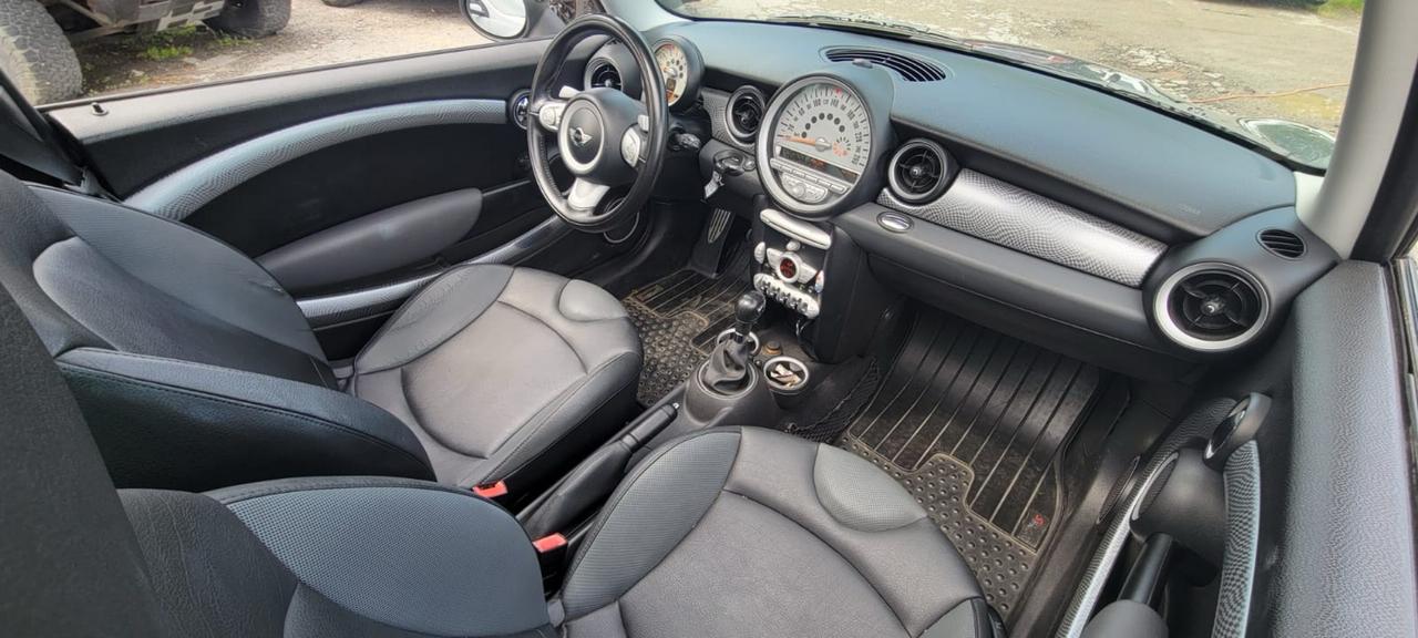 2010 MINI Cooper Clubman S Photo