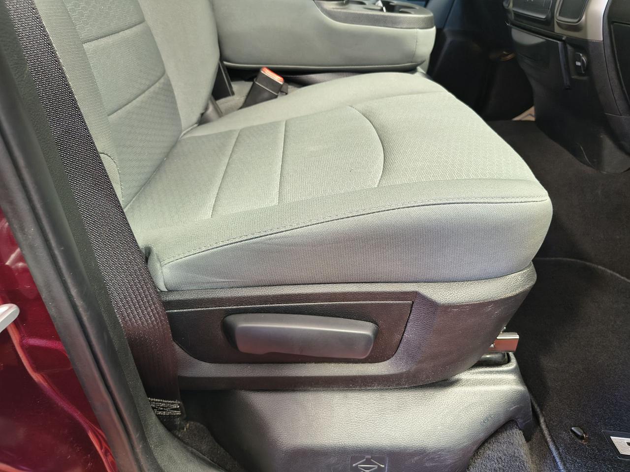 2017 RAM 1500 SLT Photo0