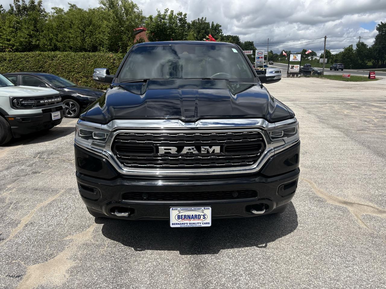2019 RAM 1500 Limited 4x4 Crew Cab 5'7" Box Photo2
