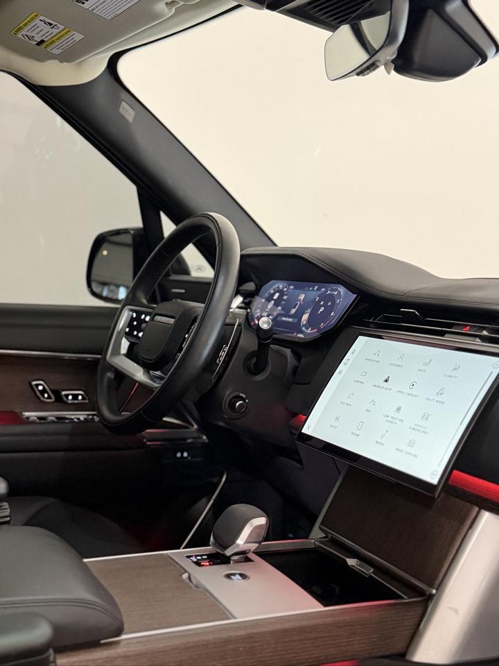 2024 Land Rover Range Rover SE Photo