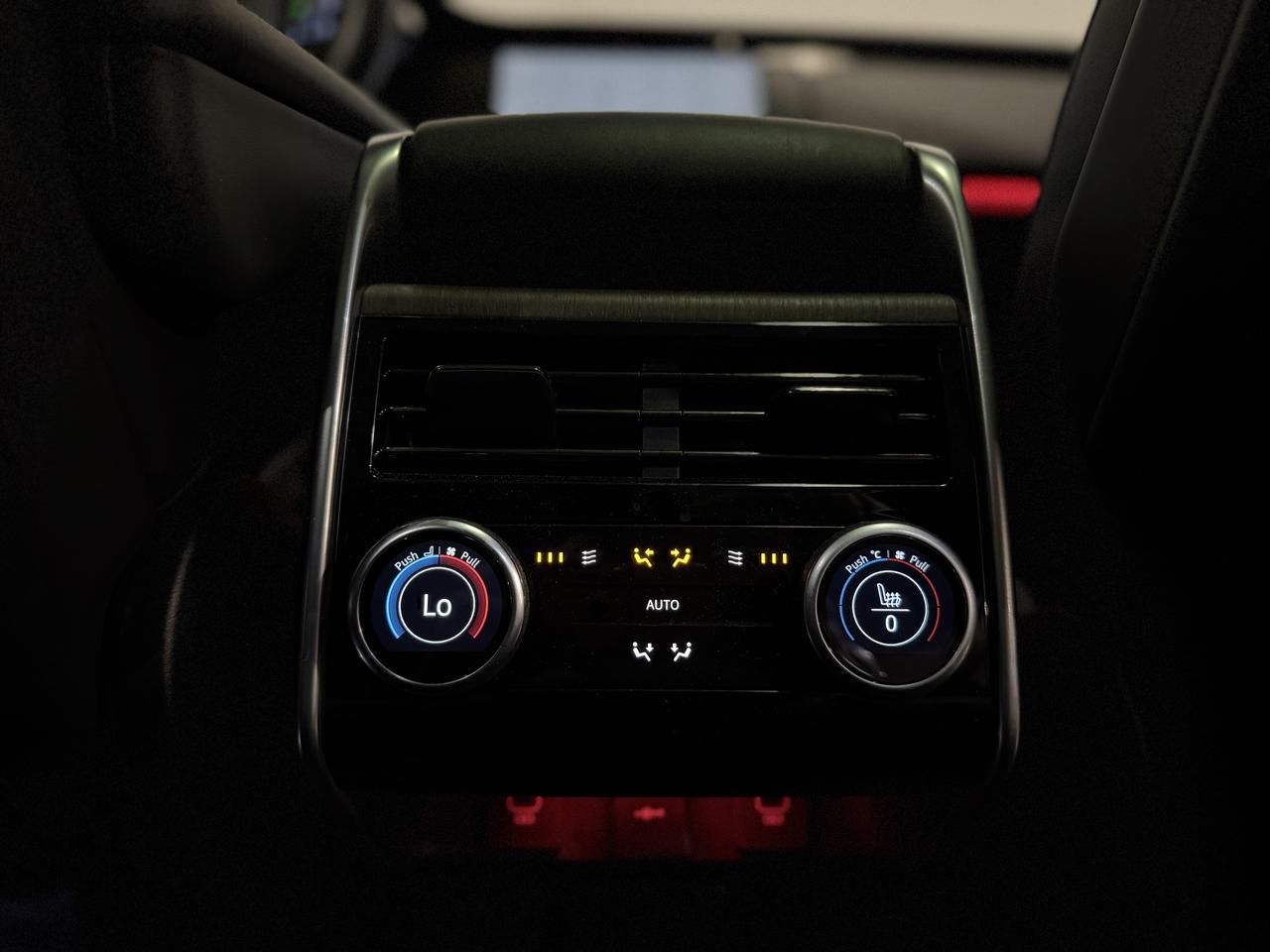 2024 Land Rover Range Rover SE Photo
