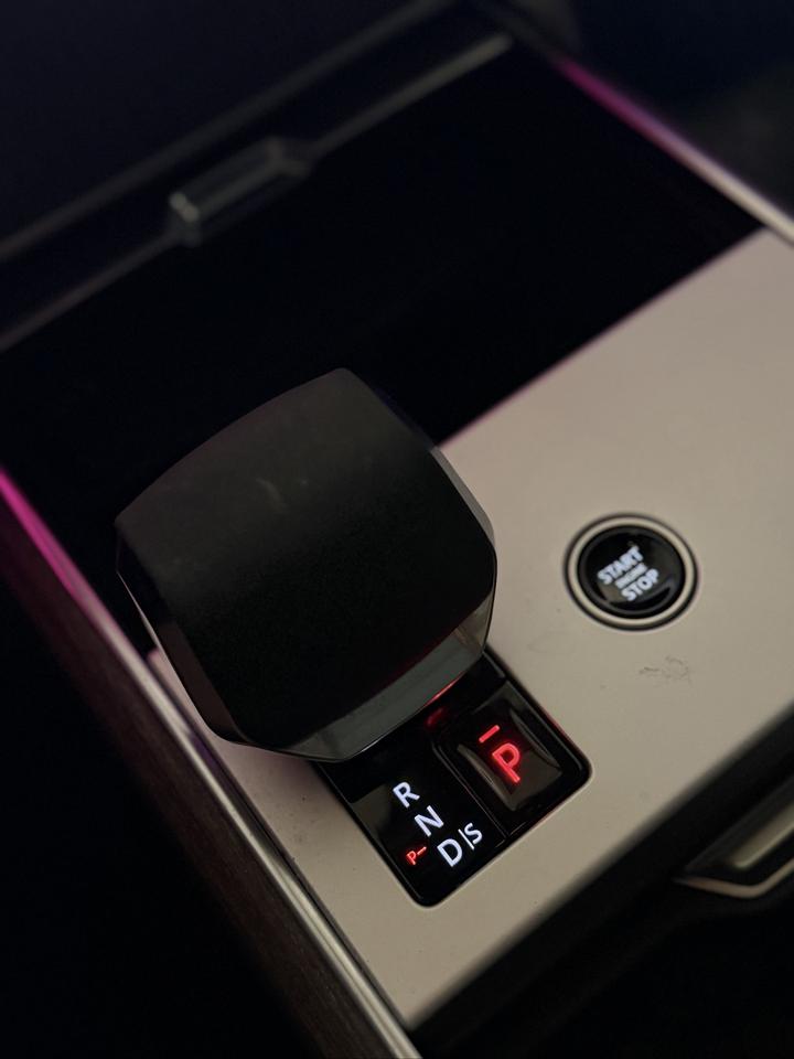 2024 Land Rover Range Rover SE Photo