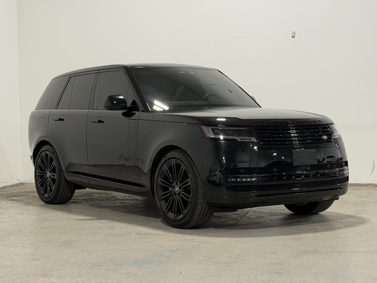 2024 Land Rover Range Rover SE Photo2