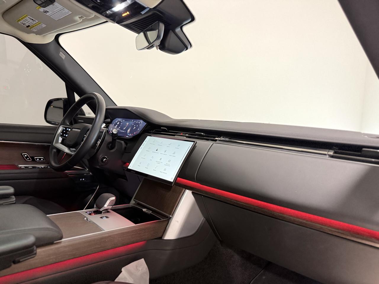 2024 Land Rover Range Rover SE Photo