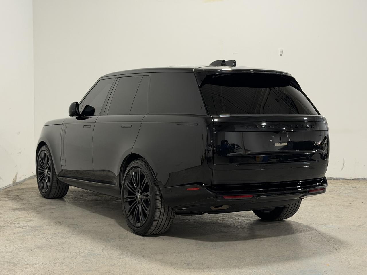 2024 Land Rover Range Rover SE Photo
