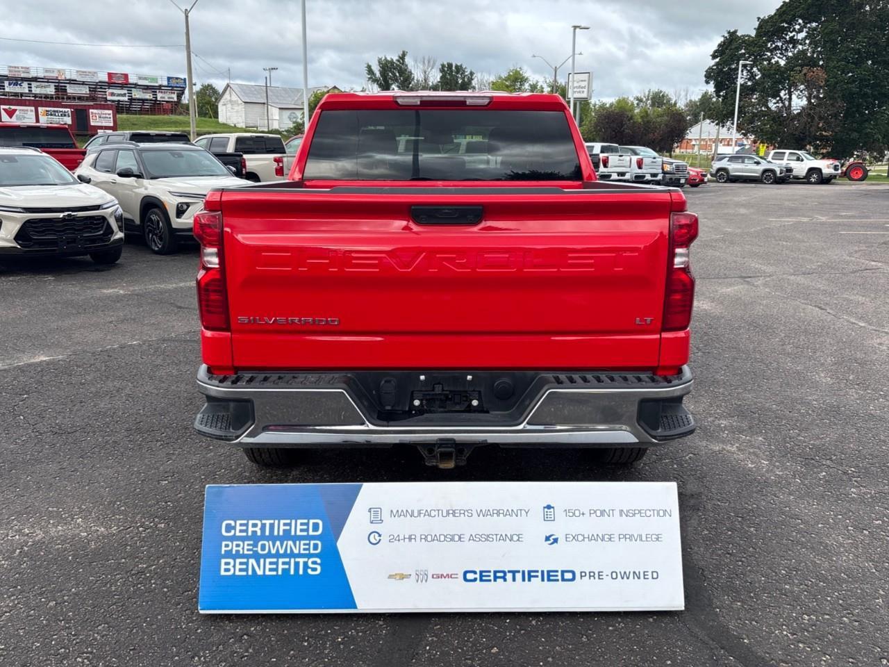 2025 Chevrolet Silverado 1500 LT Used 6 Passenger Crew Cab V8 4X4 Truck with Heated Font Outboard Seats, Heated Steering Wheel and a 13.4 Diagonal Touchscreen Radio with Wireless Apple CarPlay/Android Auto Photo